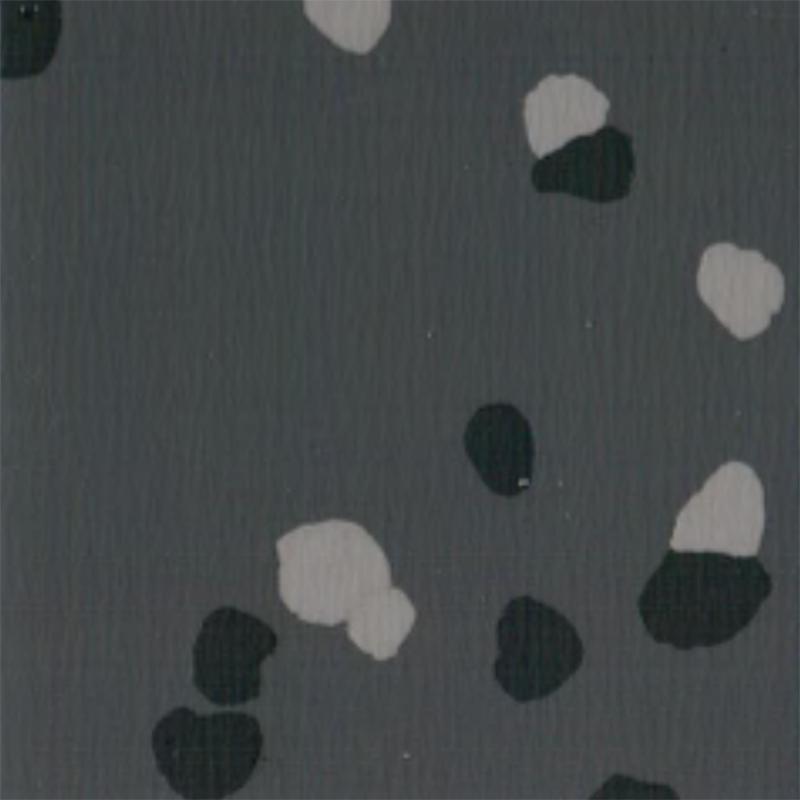 滑りにくく傷がつきにくいゴム製床材