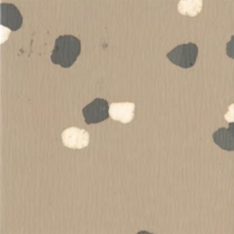 滑りにくく傷がつきにくいゴム製床材