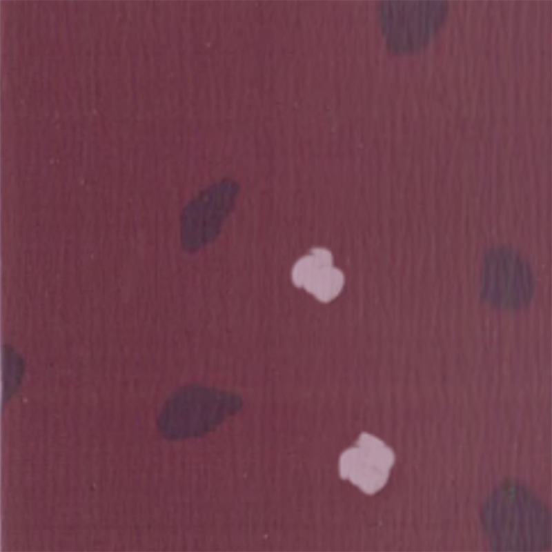 滑りにくく傷がつきにくいゴム製床材